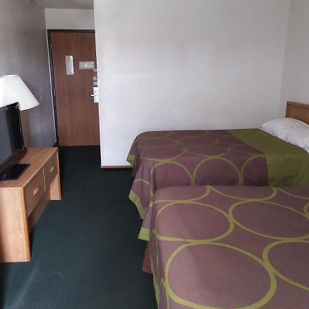 Amerihost Inn & Suites Kingdom City Екстериор снимка