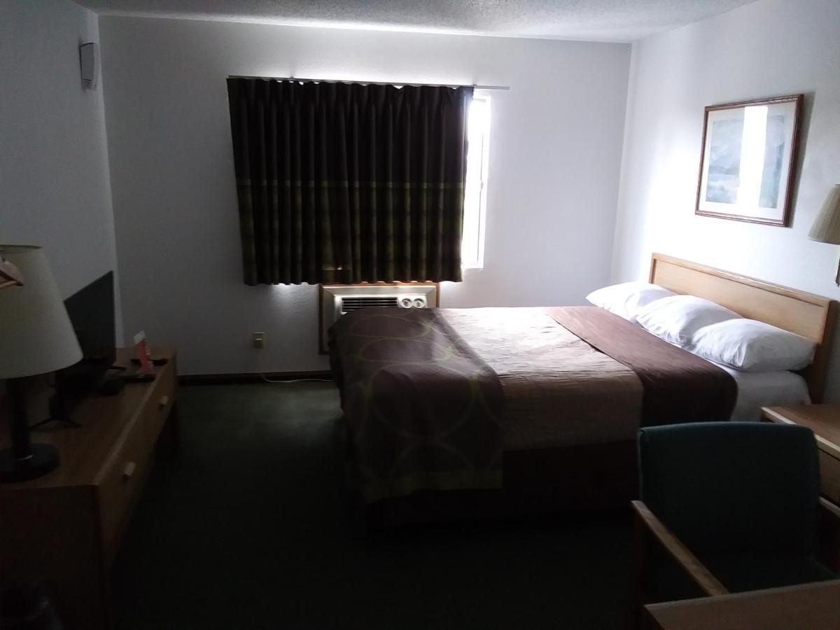 Amerihost Inn & Suites Kingdom City Екстериор снимка