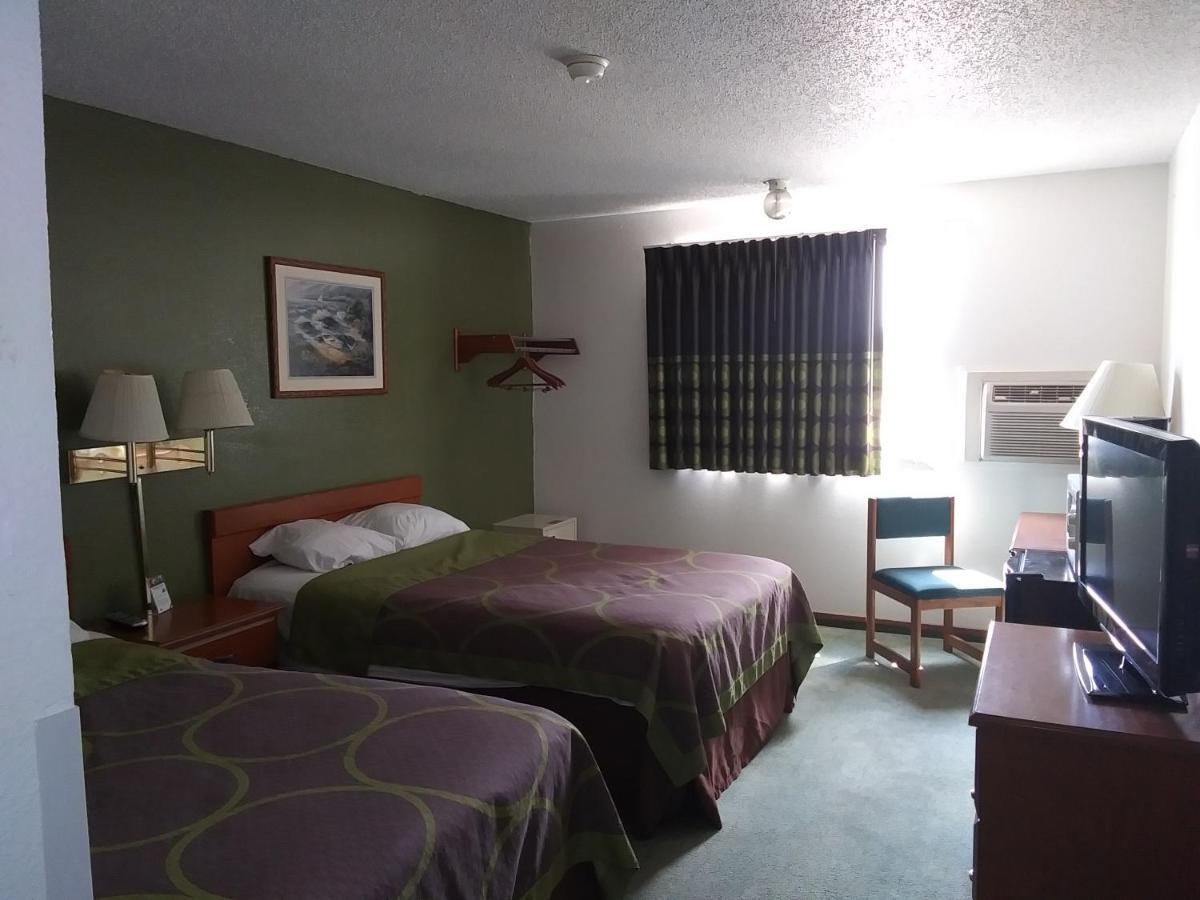 Amerihost Inn & Suites Kingdom City Екстериор снимка