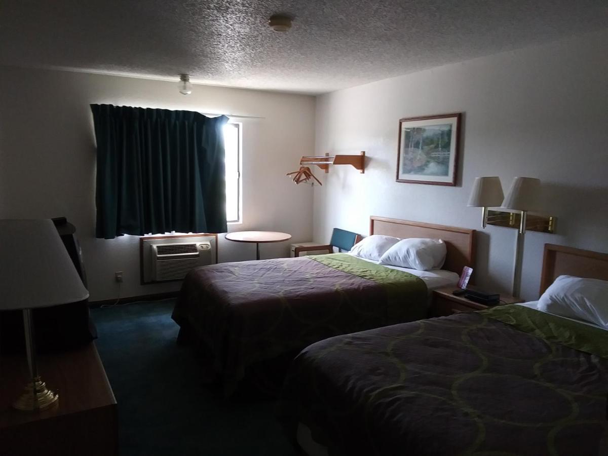 Amerihost Inn & Suites Kingdom City Екстериор снимка